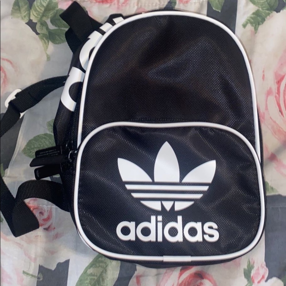 Adidas mini black bookbag ❤️